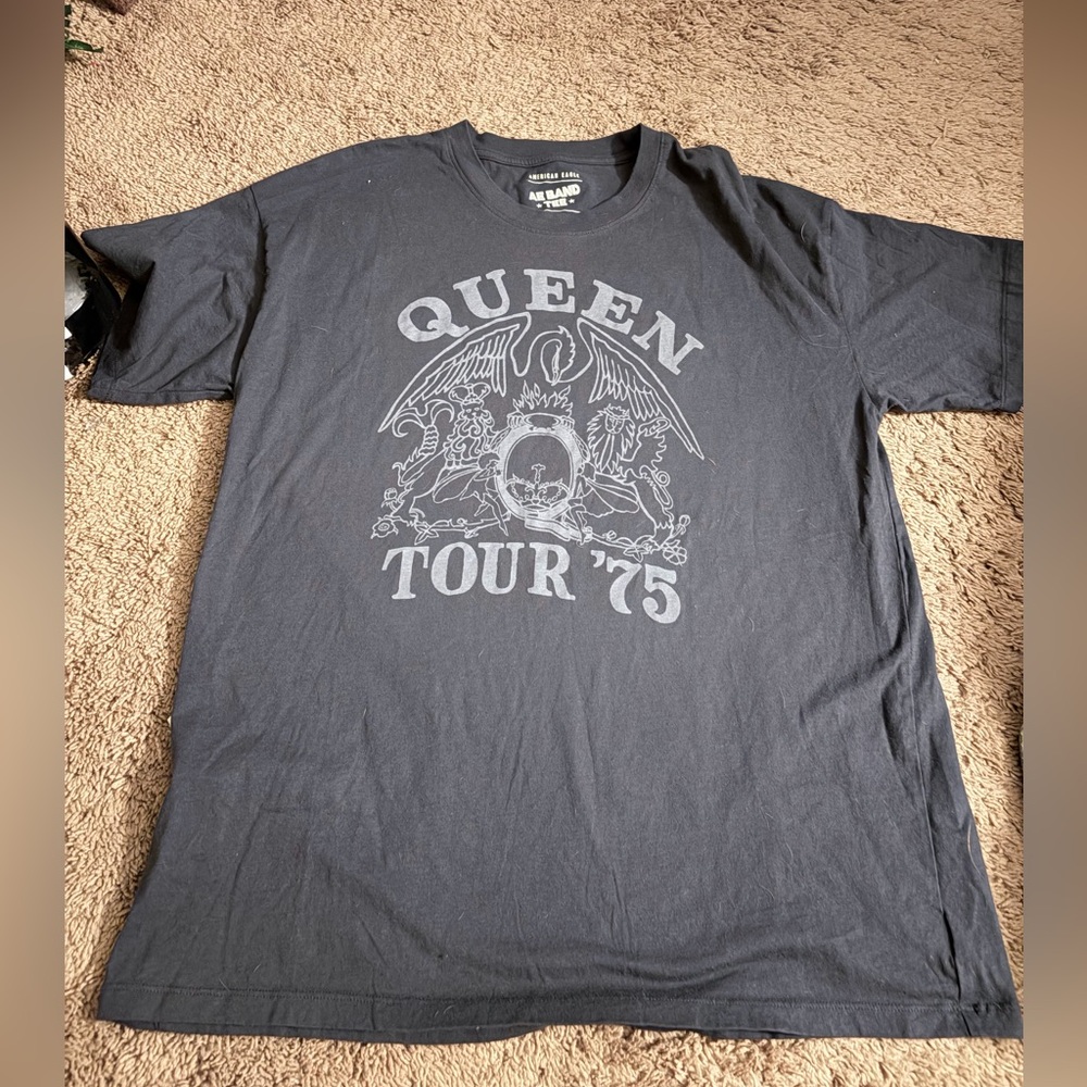 American Eagle AE Band Tee- Queen Tour '75 Tee